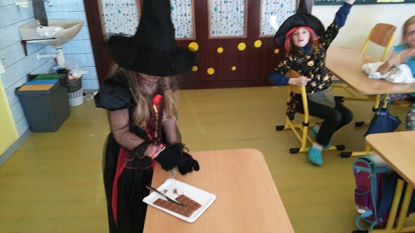 Halloween 2. B